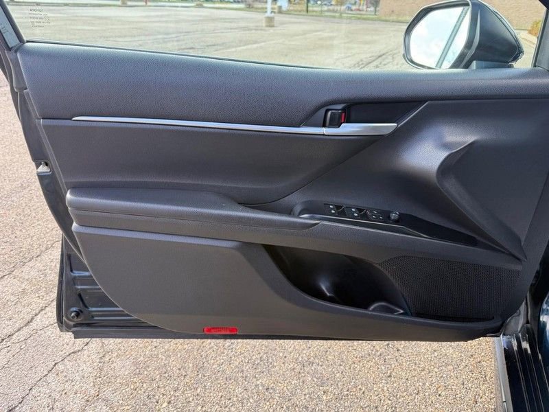 Used 2020 Toyota Camry SE image 19