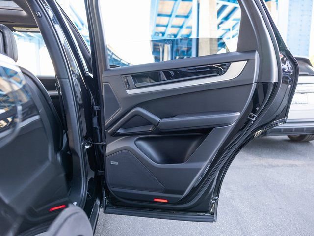 Certified 2025 Porsche Cayenne image 46