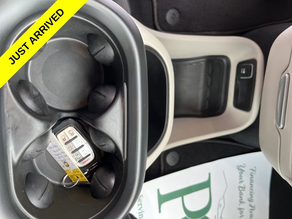 Used 2024 Chrysler Pacifica Touring-L image 28