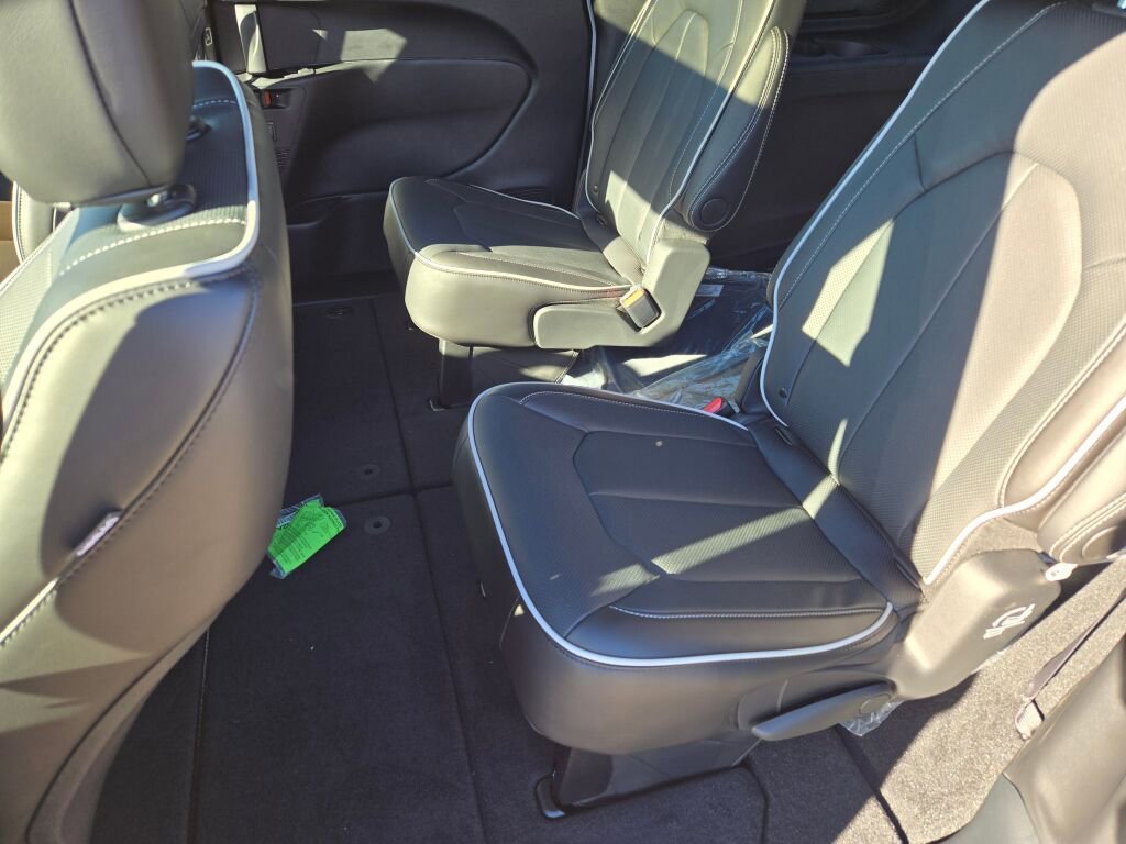 New 2026 Chrysler Pacifica Limited w/ S Appearance Package image 19