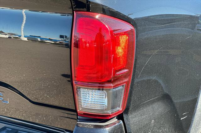 Certified 2018 Toyota Tacoma TRD Off-Road image 17