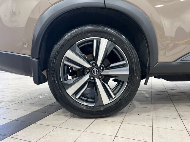 Used 2025 Nissan Rogue SL AWD/4WD image 25