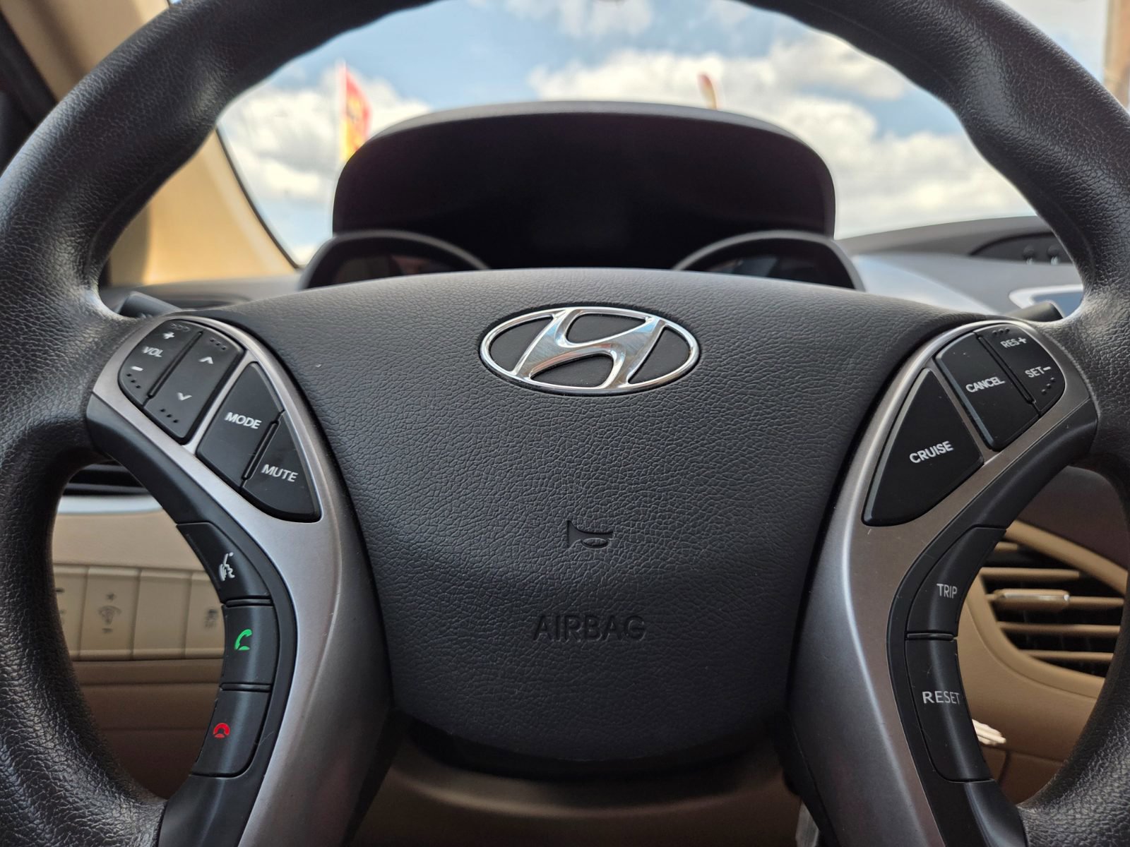Used 2013 Hyundai Elantra GLS w/ Preferred Pkg FWD image 16