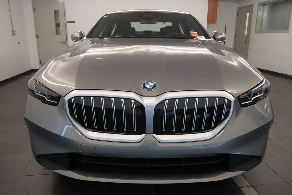 Used 2025 BMW 530i xDrive w/ Premium Package image 9