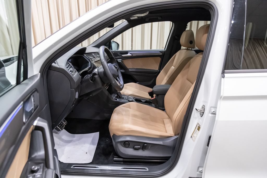 Certified 2024 Volkswagen Tiguan SE R-Line AWD/4WD image 9