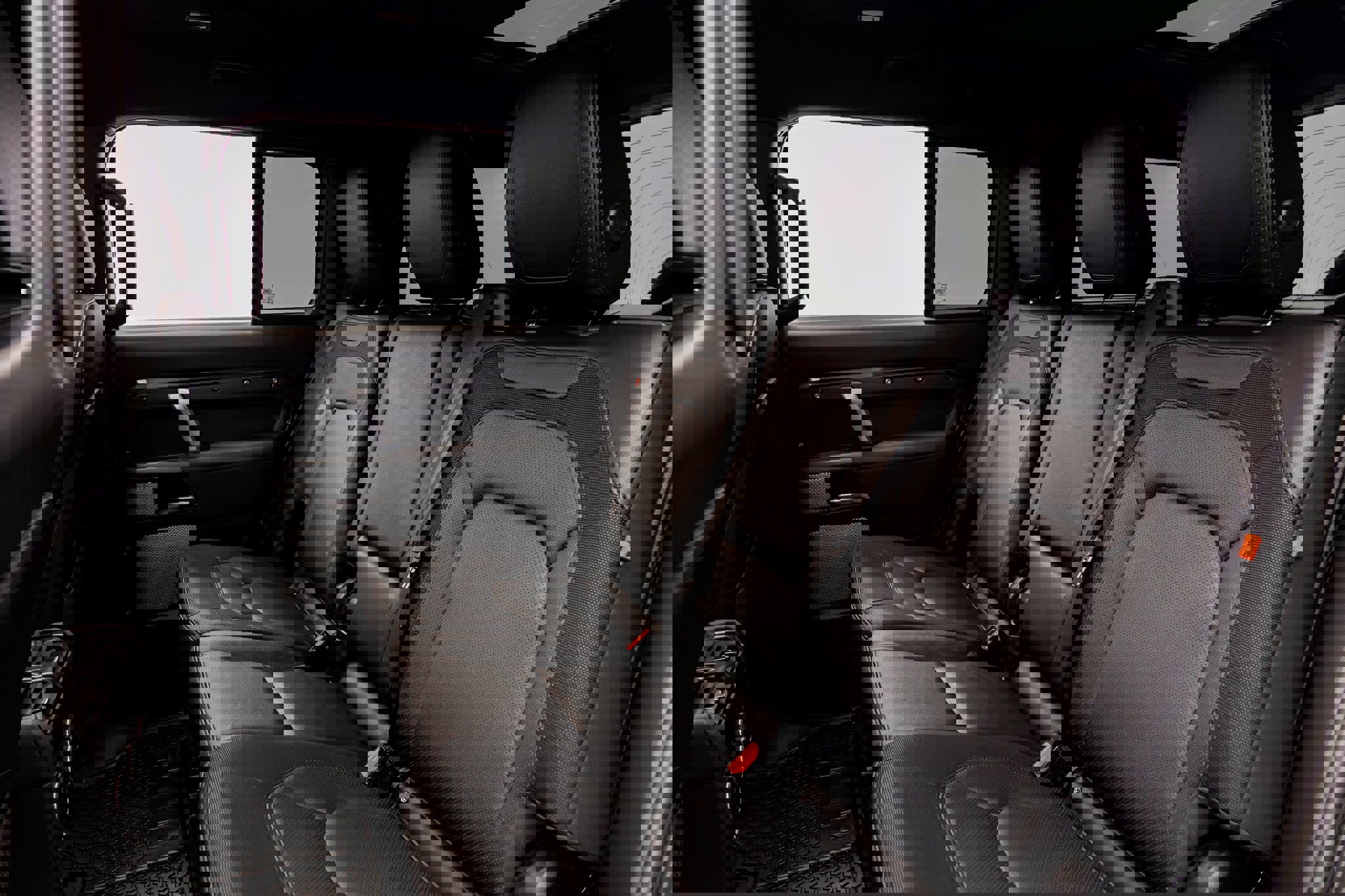 Used 2023 Land Rover Defender 130 X-Dynamic SE AWD/4WD image 37