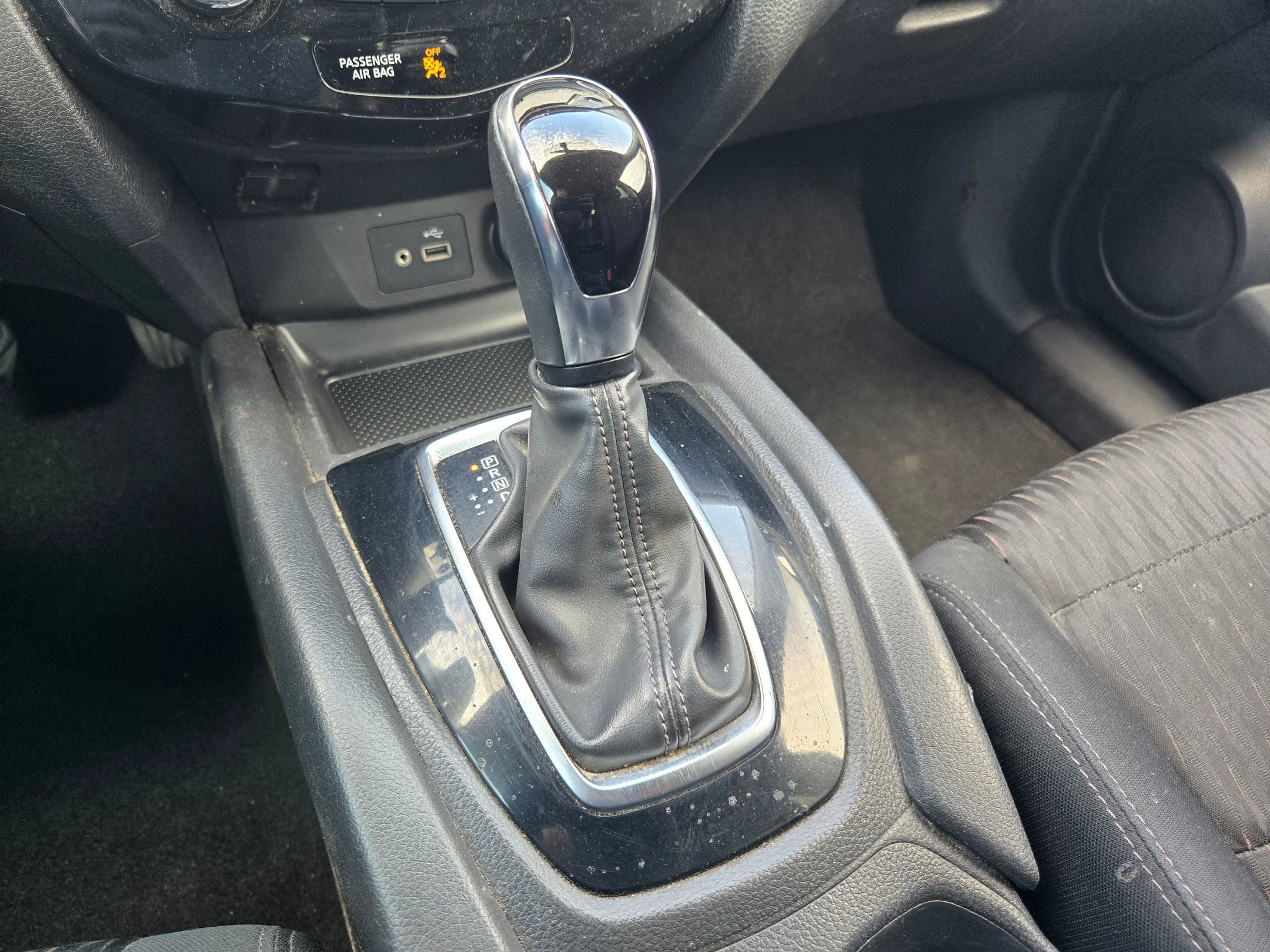 Used 2018 Nissan Rogue SV w/ Premium Package image 33