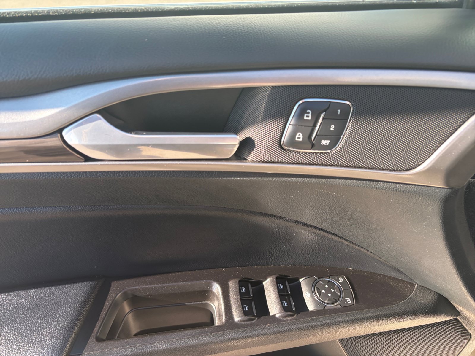 Used 2017 Ford Fusion SE w/ Fusion SE Technology Package AWD/4WD image 15