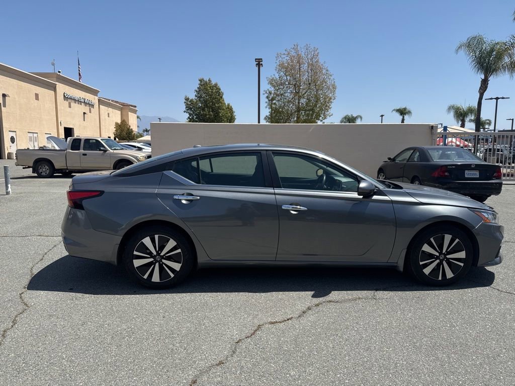 Used 2022 Nissan Altima 2.5 SV FWD image 9