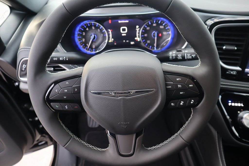 New 2026 Chrysler Pacifica Limited w/ S Appearance Package image 3