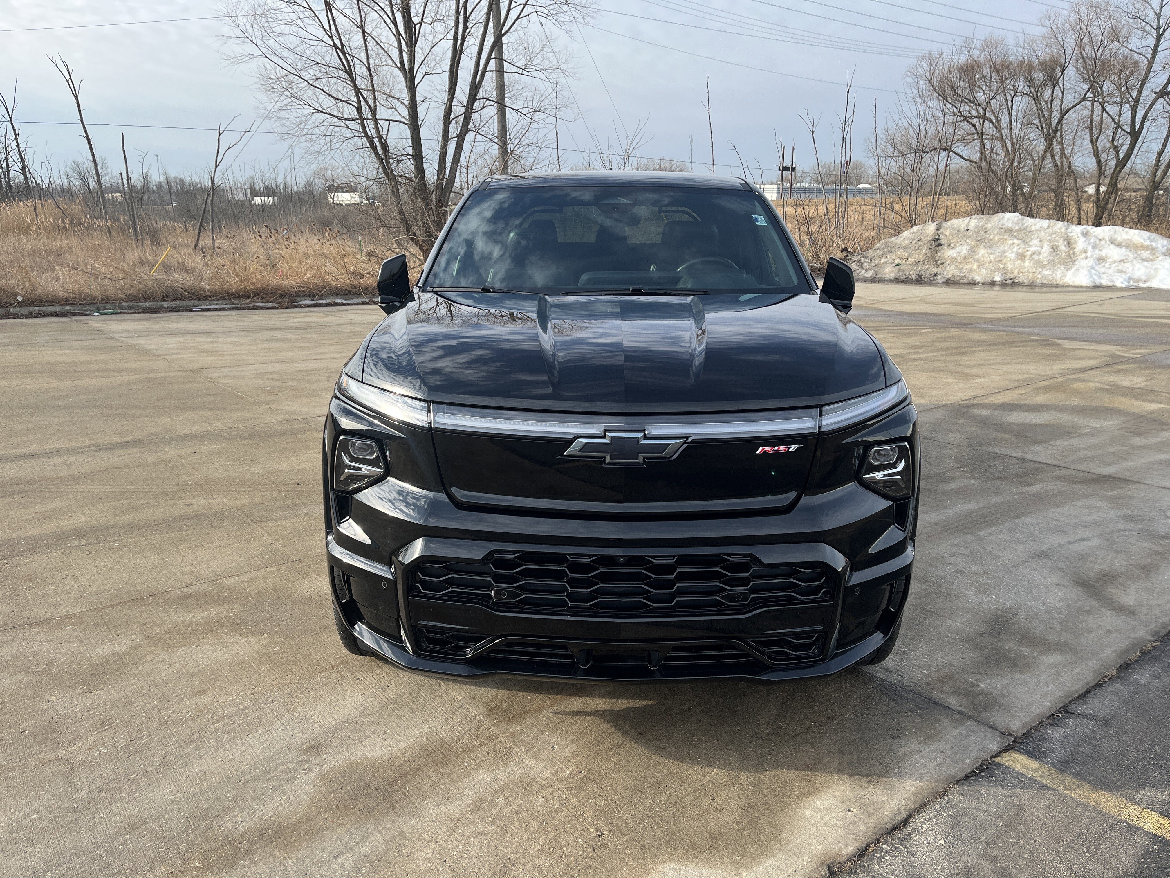 Used 2024 Chevrolet Silverado EV RST image 2