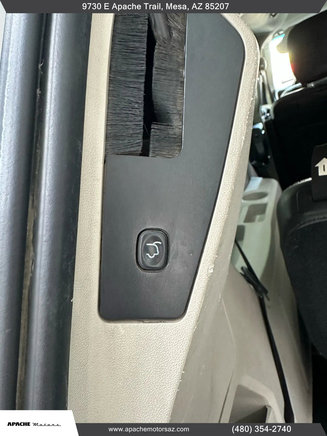 Used 2014 Chrysler Town & Country Touring image 14