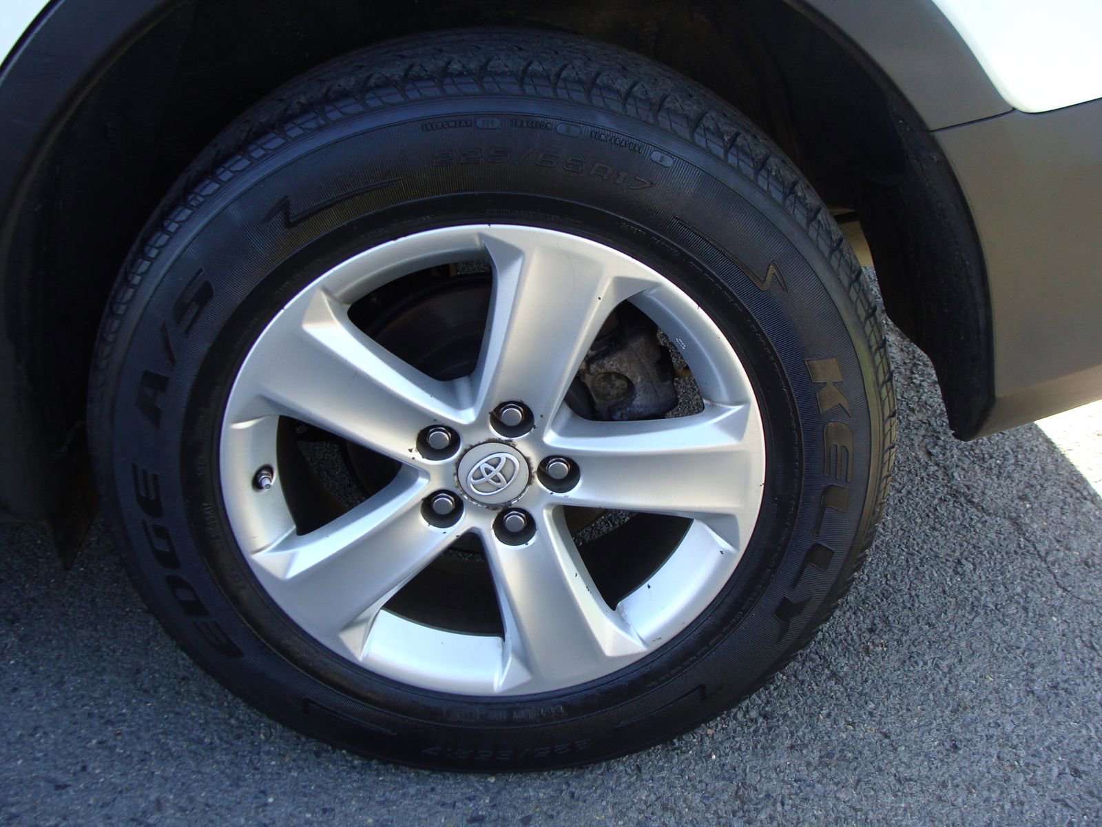 Used 2013 Toyota RAV4 XLE AWD/4WD image 31