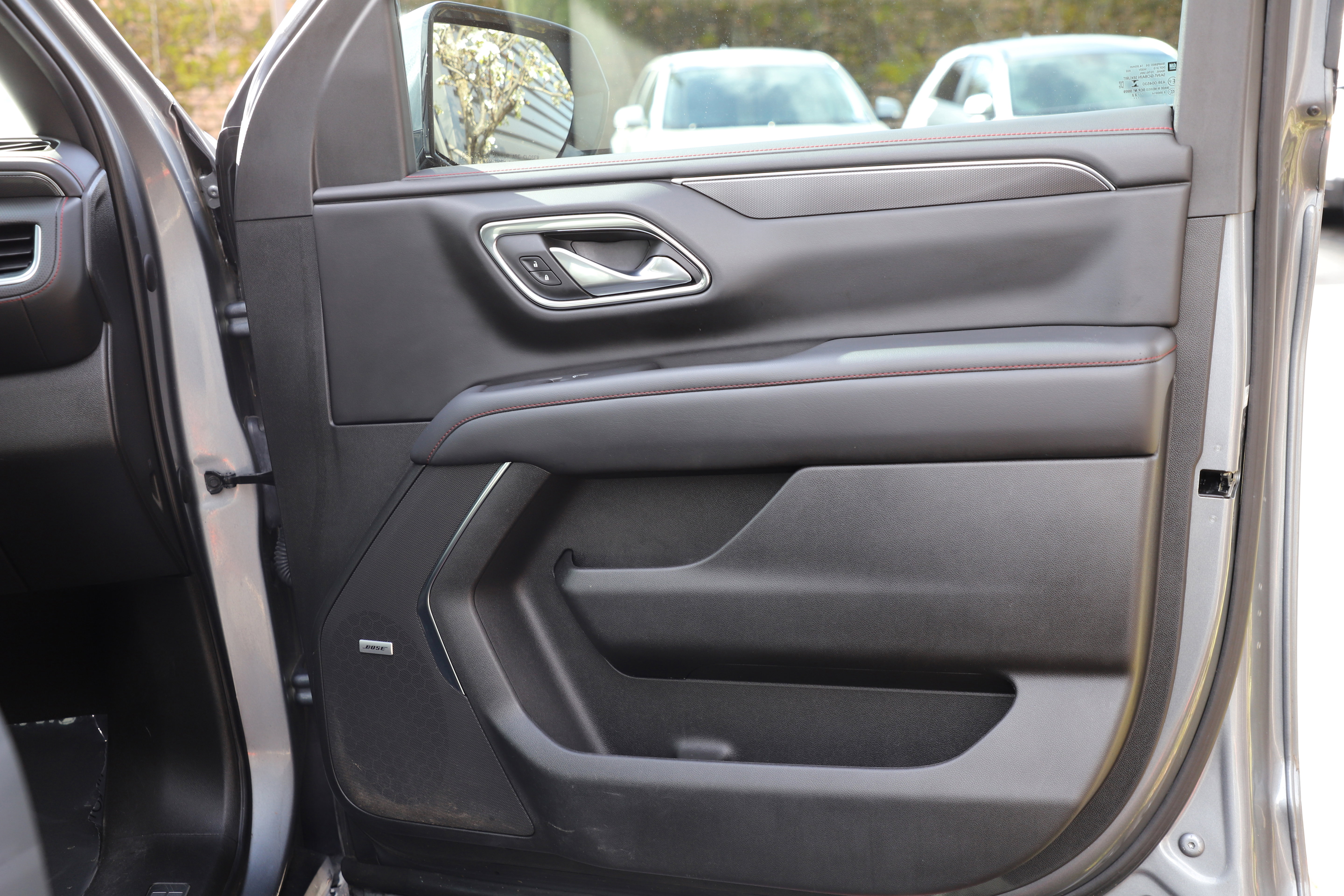 Used 2022 Chevrolet Suburban RST w/ Luxury Package image 9