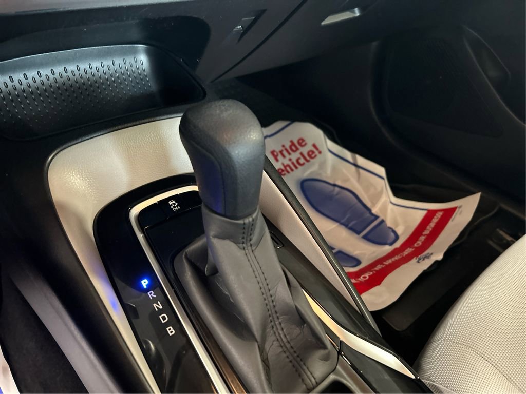Used 2021 Toyota Corolla LE image 32