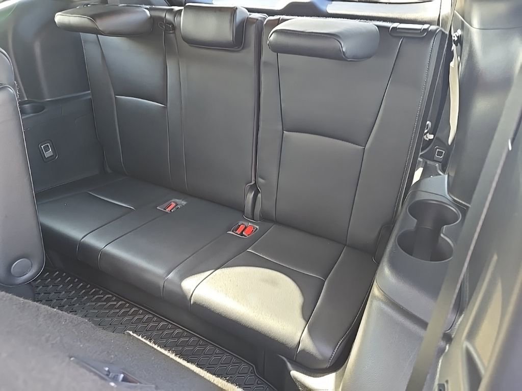 Used 2023 Toyota Highlander L image 15