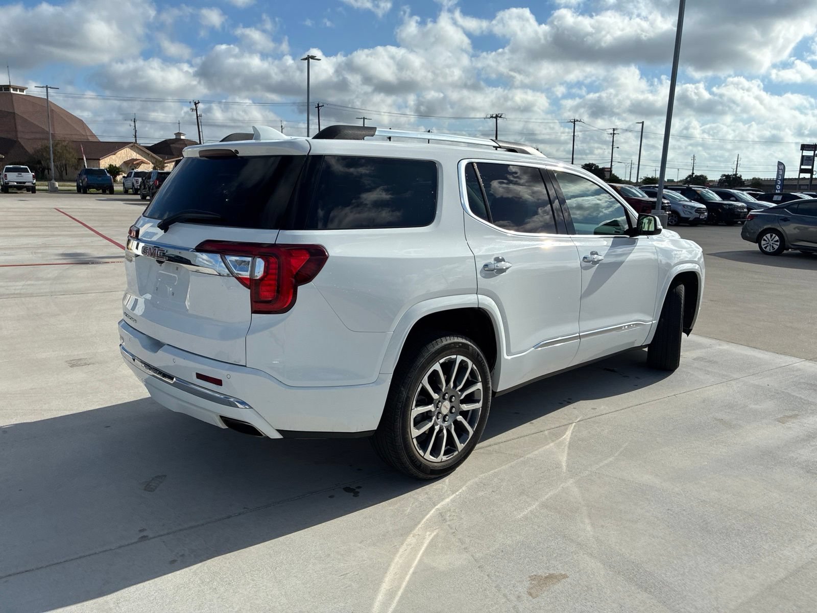 Used 2023 GMC Acadia Denali FWD image 3