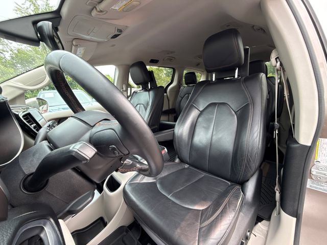 Used 2017 Chrysler Pacifica Touring-L Plus w/ Tire & Wheel Group FWD image 24