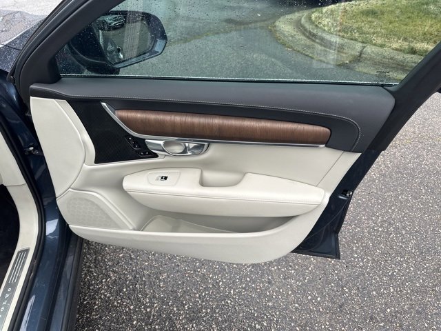 Used 2022 Volvo S90 B6 Inscription image 19