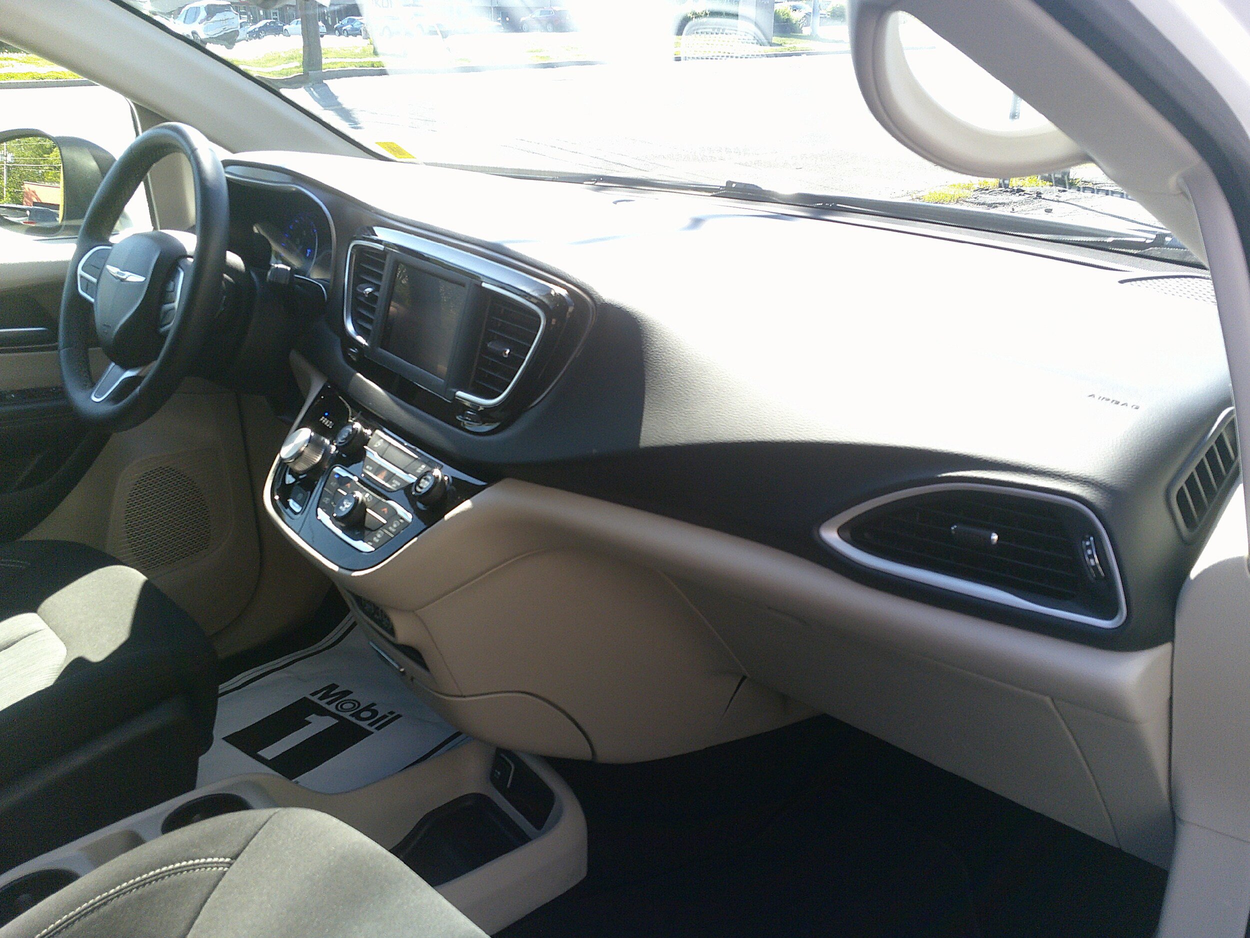 Used 2023 Chrysler Voyager LX FWD image 31