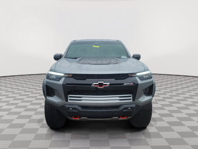 Used 2025 Chevrolet Colorado ZR2 w/ Technology Package AWD/4WD image 8
