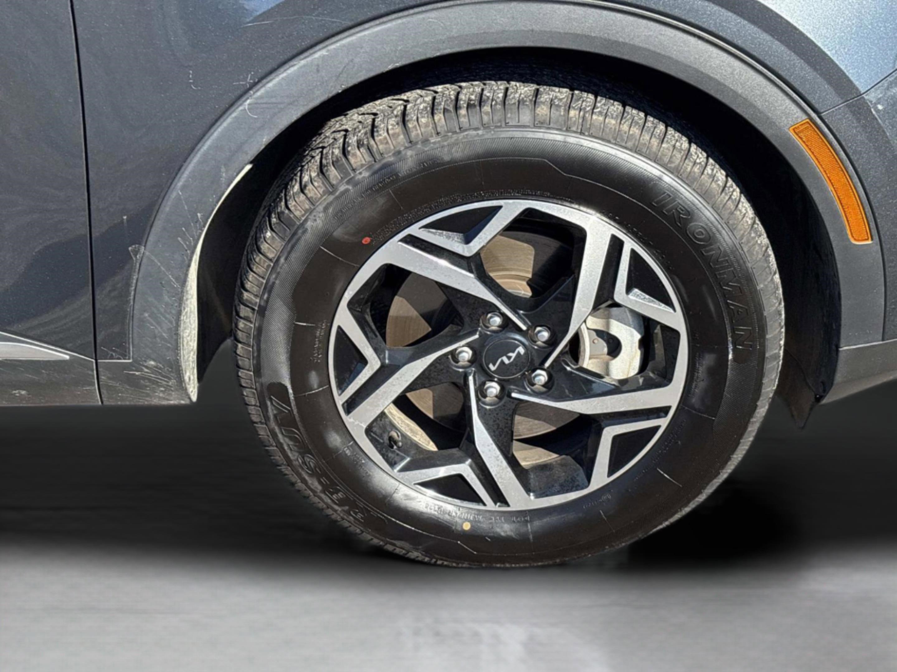 Used 2024 Kia Sportage LX image 9