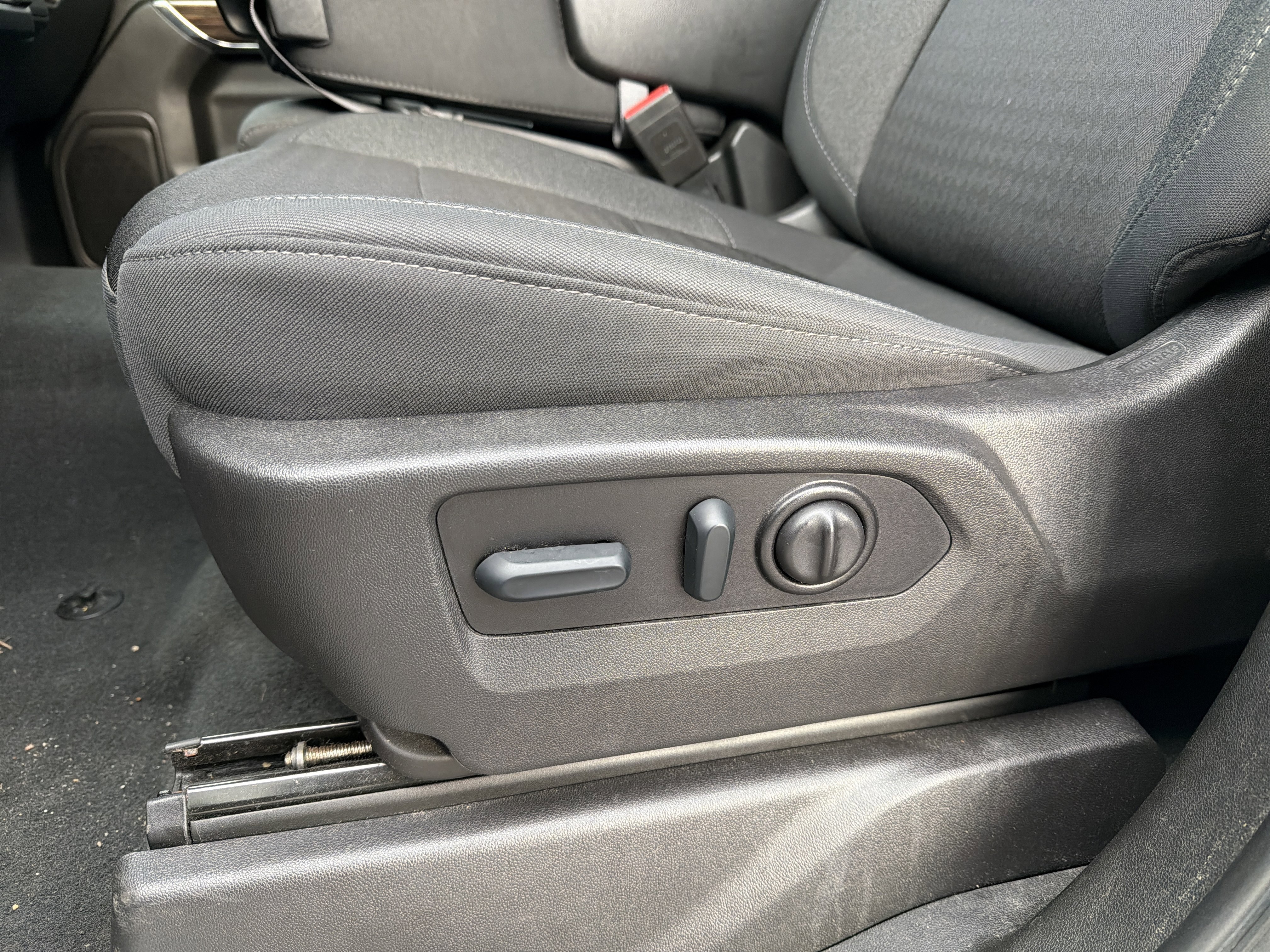 Used 2022 GMC Sierra 1500 Elevation image 24