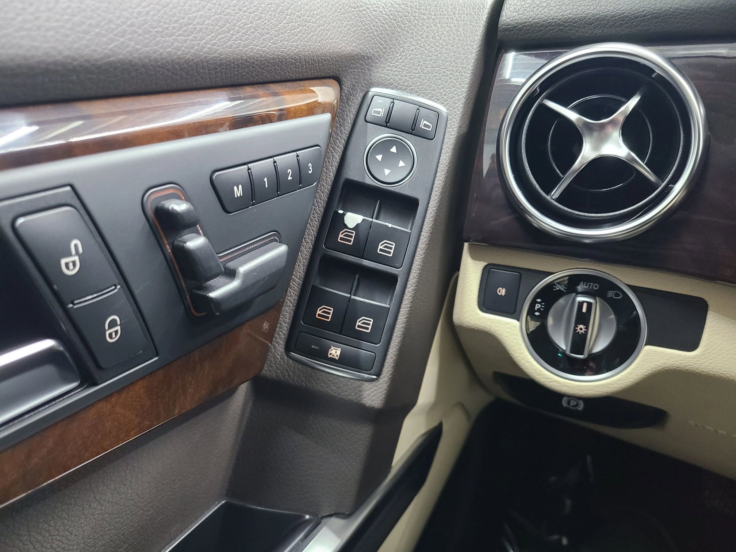 Used 2014 Mercedes-Benz GLK 350 4MATIC image 30