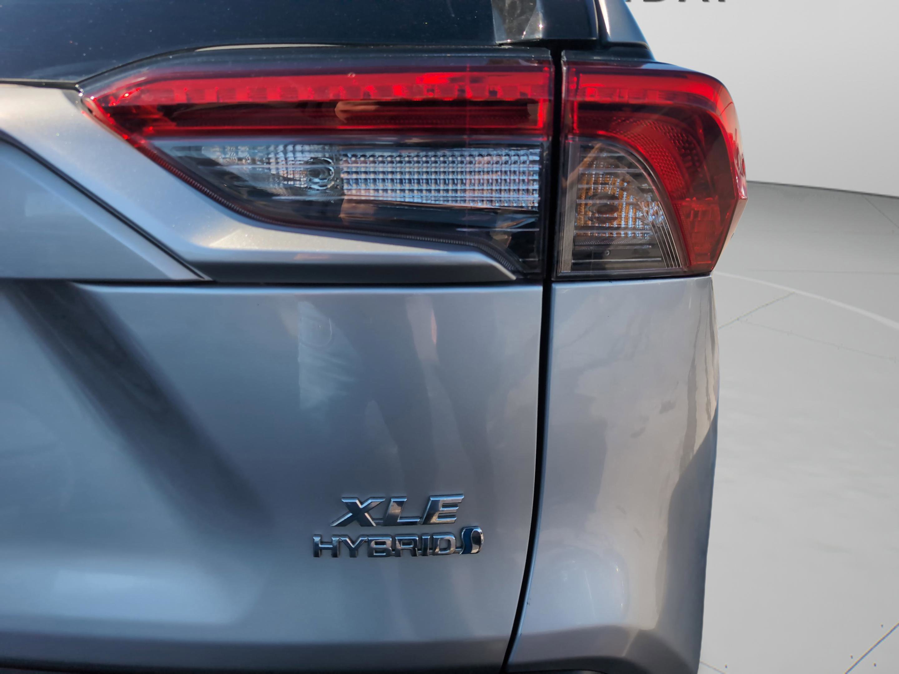 Used 2021 Toyota RAV4 XLE w/ Convenience Package AWD/4WD image 13
