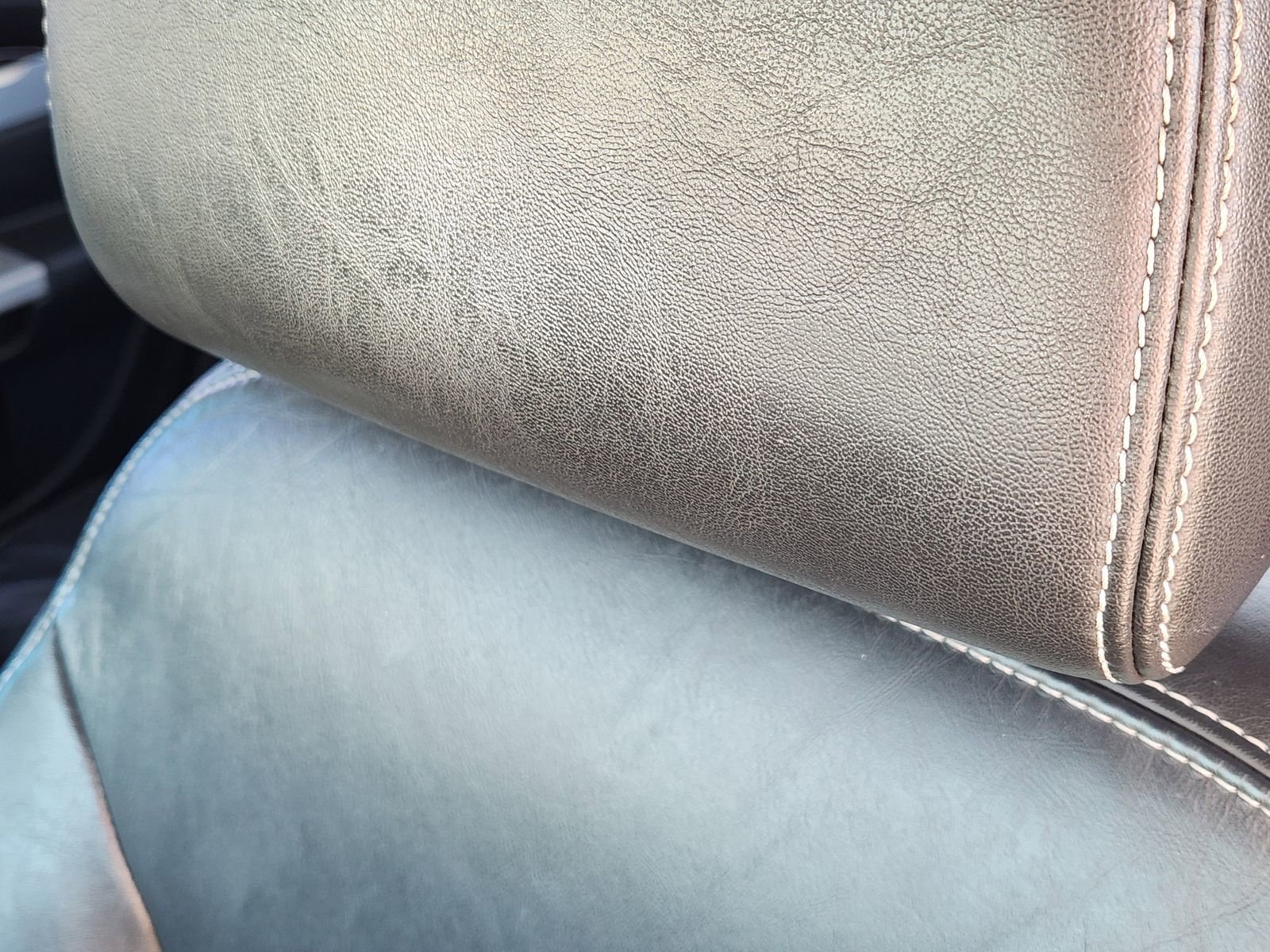 Used 2010 Chrysler Sebring Limited image 18