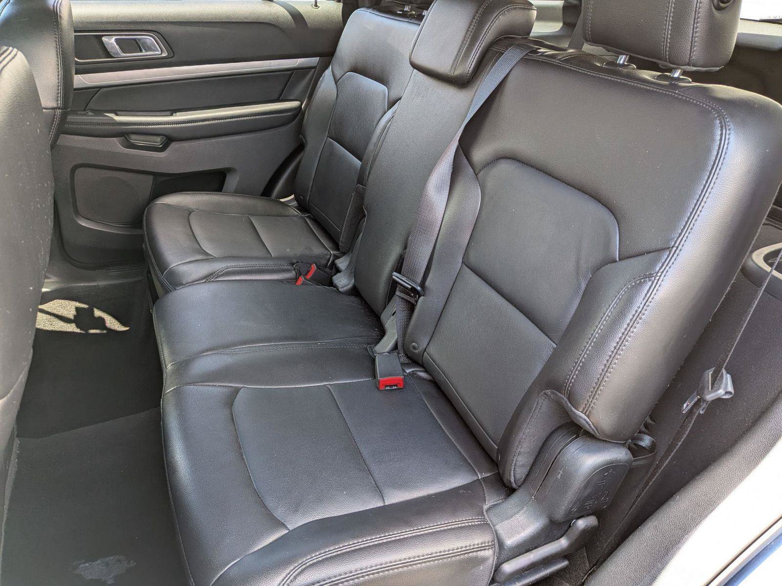Used 2018 Ford Explorer XLT w/ Equipment Group 202A AWD/4WD image 28