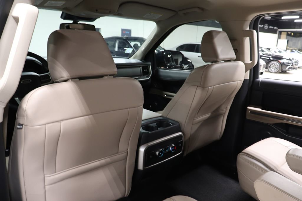 Used 2023 Ford Expedition XLT image 16