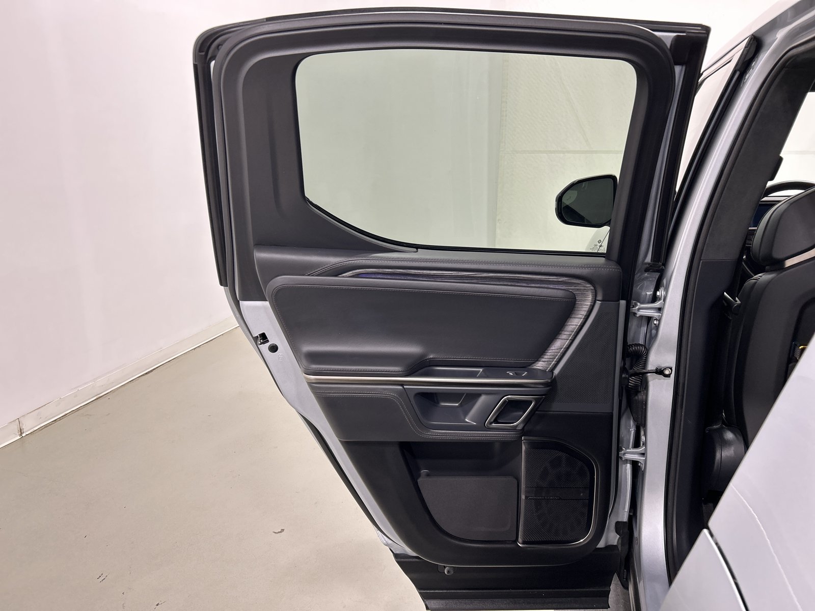 Used 2022 Rivian R1T Adventure AWD/4WD image 17