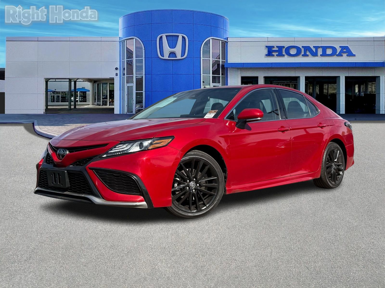 Used 2023 Toyota Camry XSE FWD image 2