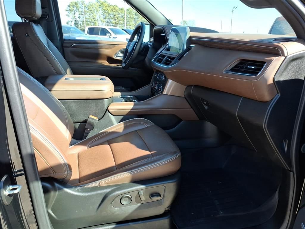 Used 2024 Chevrolet Suburban High Country image 11