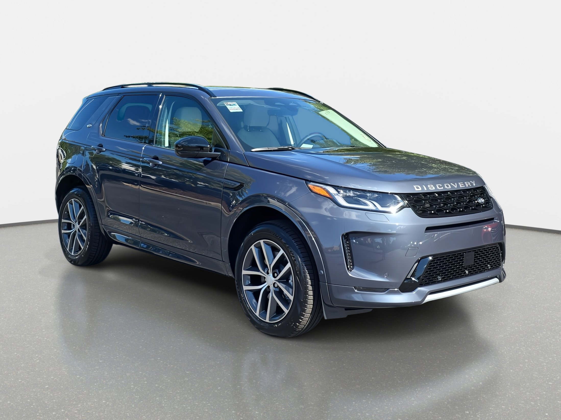New 2025 Land Rover Discovery Sport S image 3