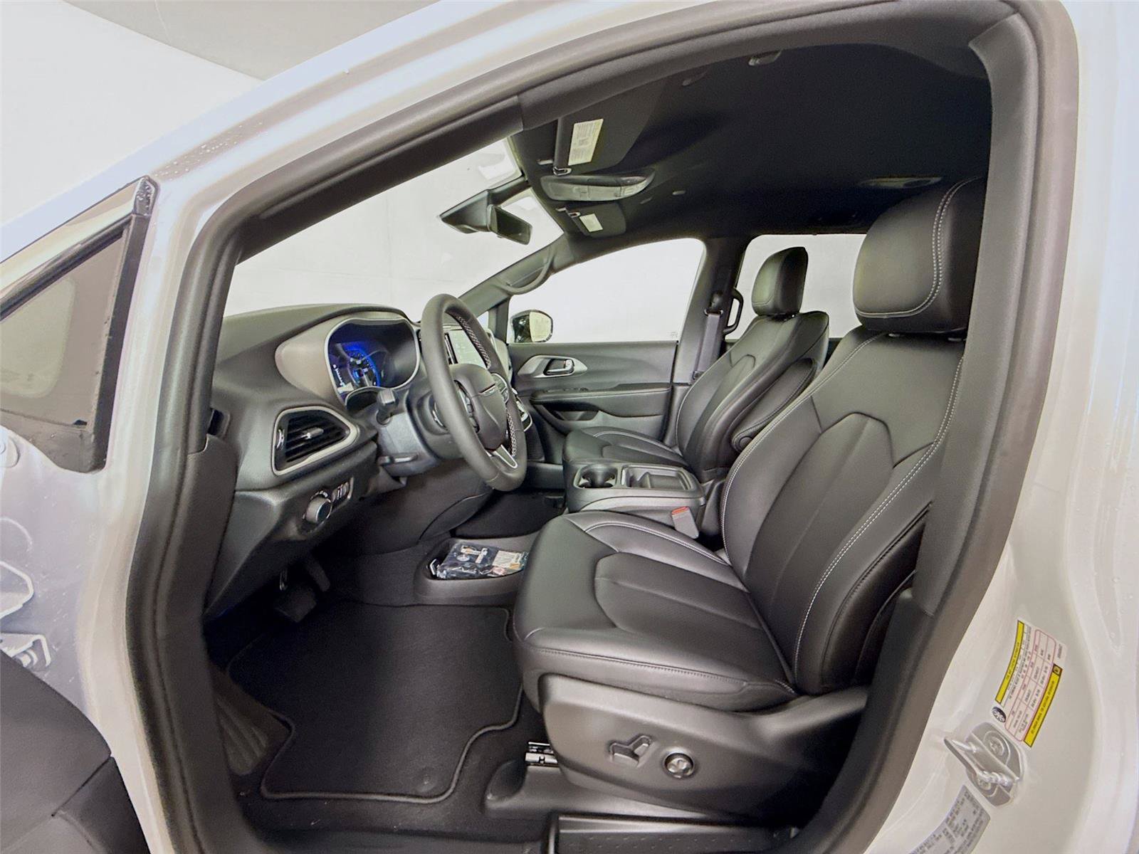 New 2027 Chrysler Pacifica LX FWD image 5