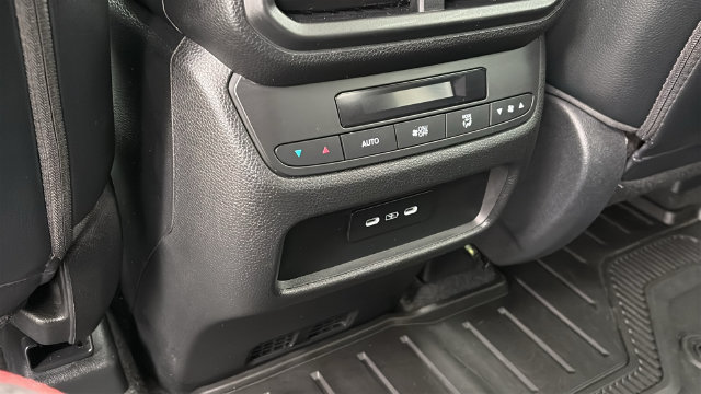 Used 2025 Honda Pilot Touring image 26
