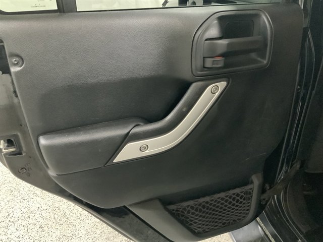 Used 2017 Jeep Wrangler Unlimited Sahara image 18