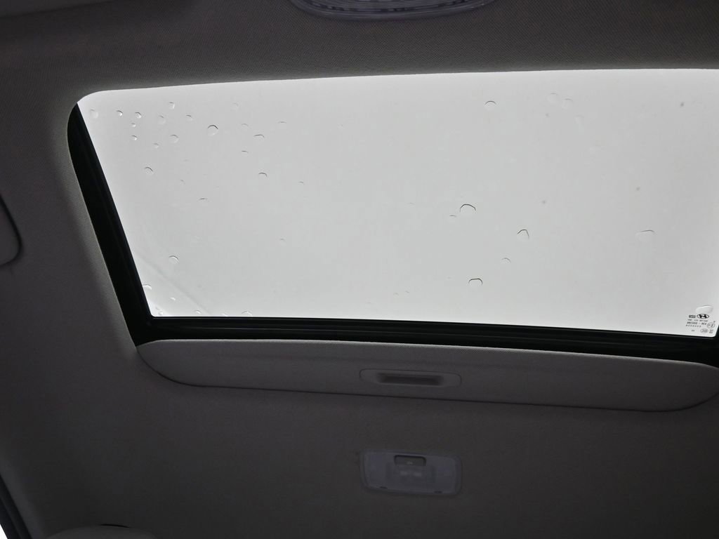 Used 2025 Hyundai Elantra Limited image 18