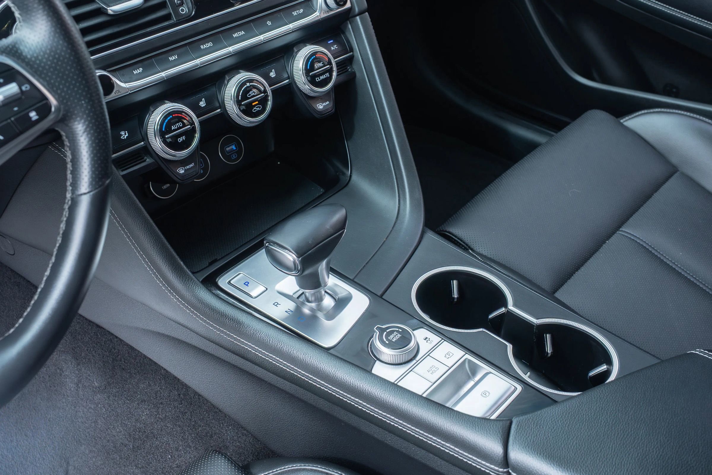 Used 2023 Genesis G70 2.0T image 15