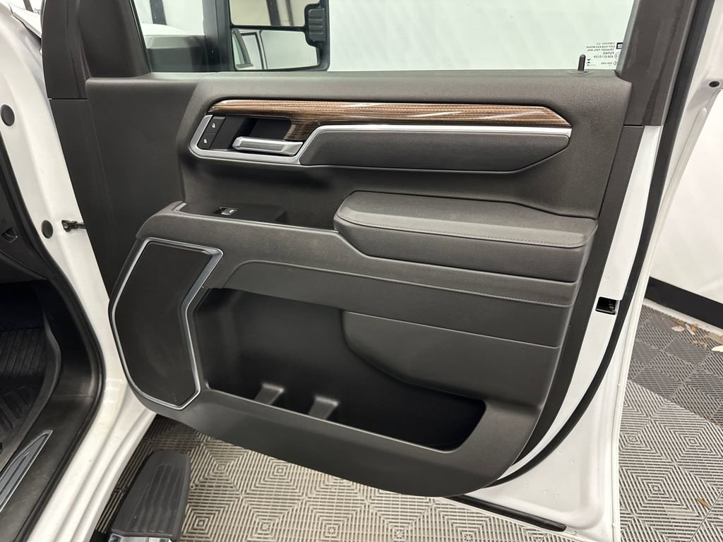 Used 2025 Chevrolet Silverado 2500 LT AWD/4WD image 15