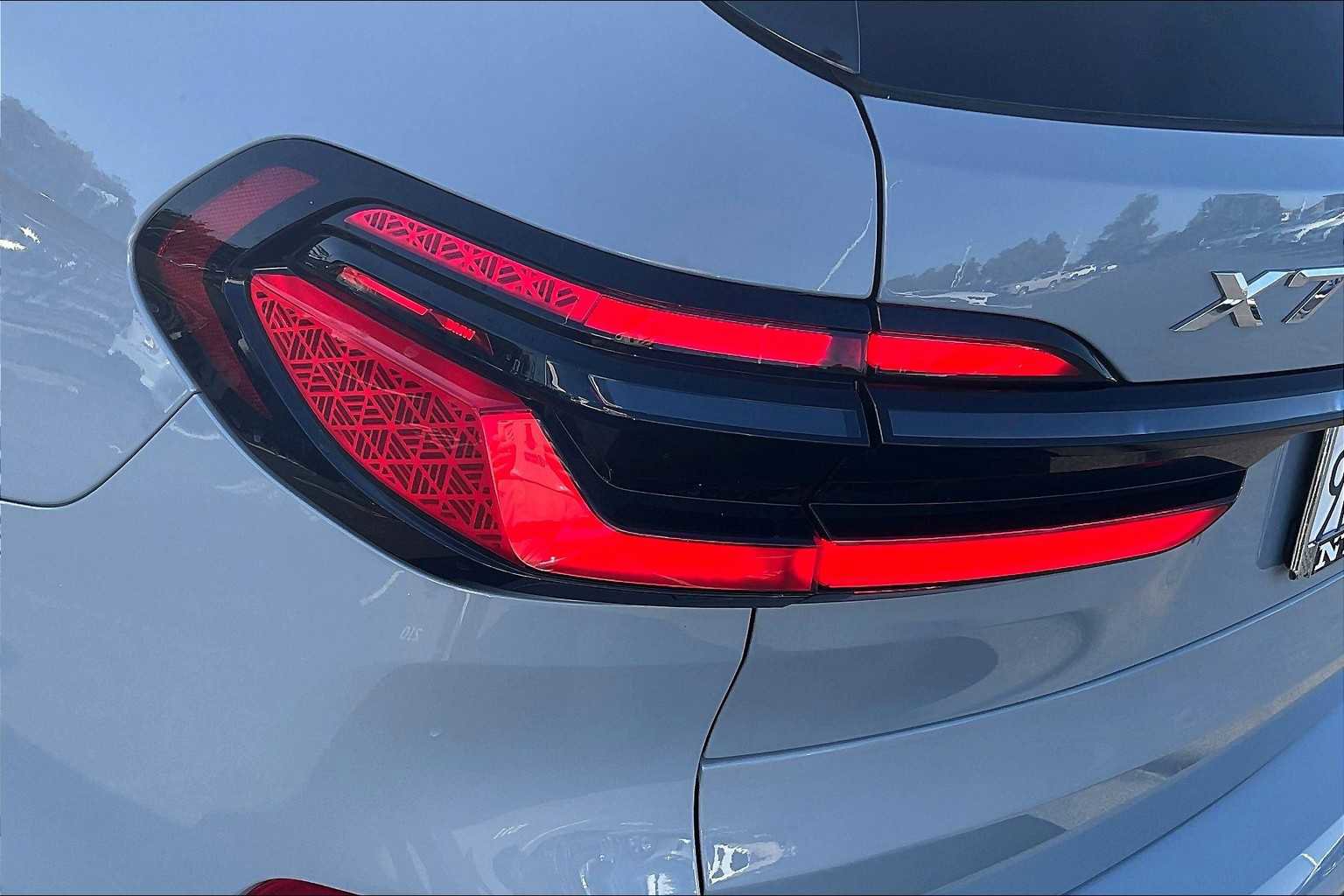 Used 2025 BMW X7 xDrive40i w/ M Sport Package image 33