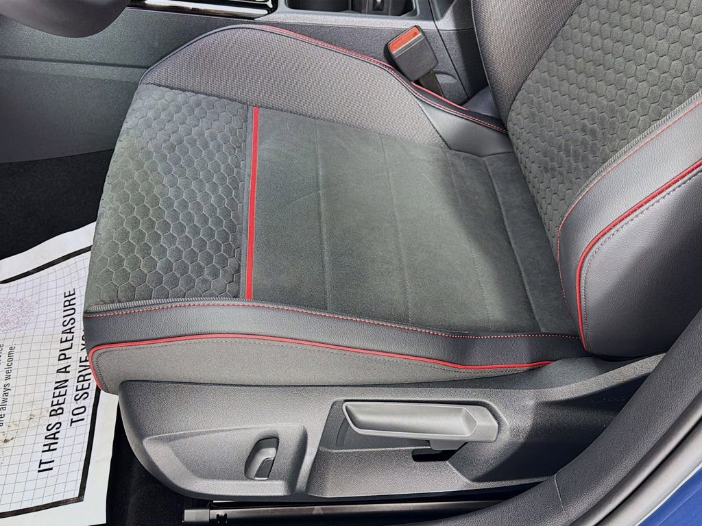 Used 2025 Volkswagen GTI SE FWD image 21
