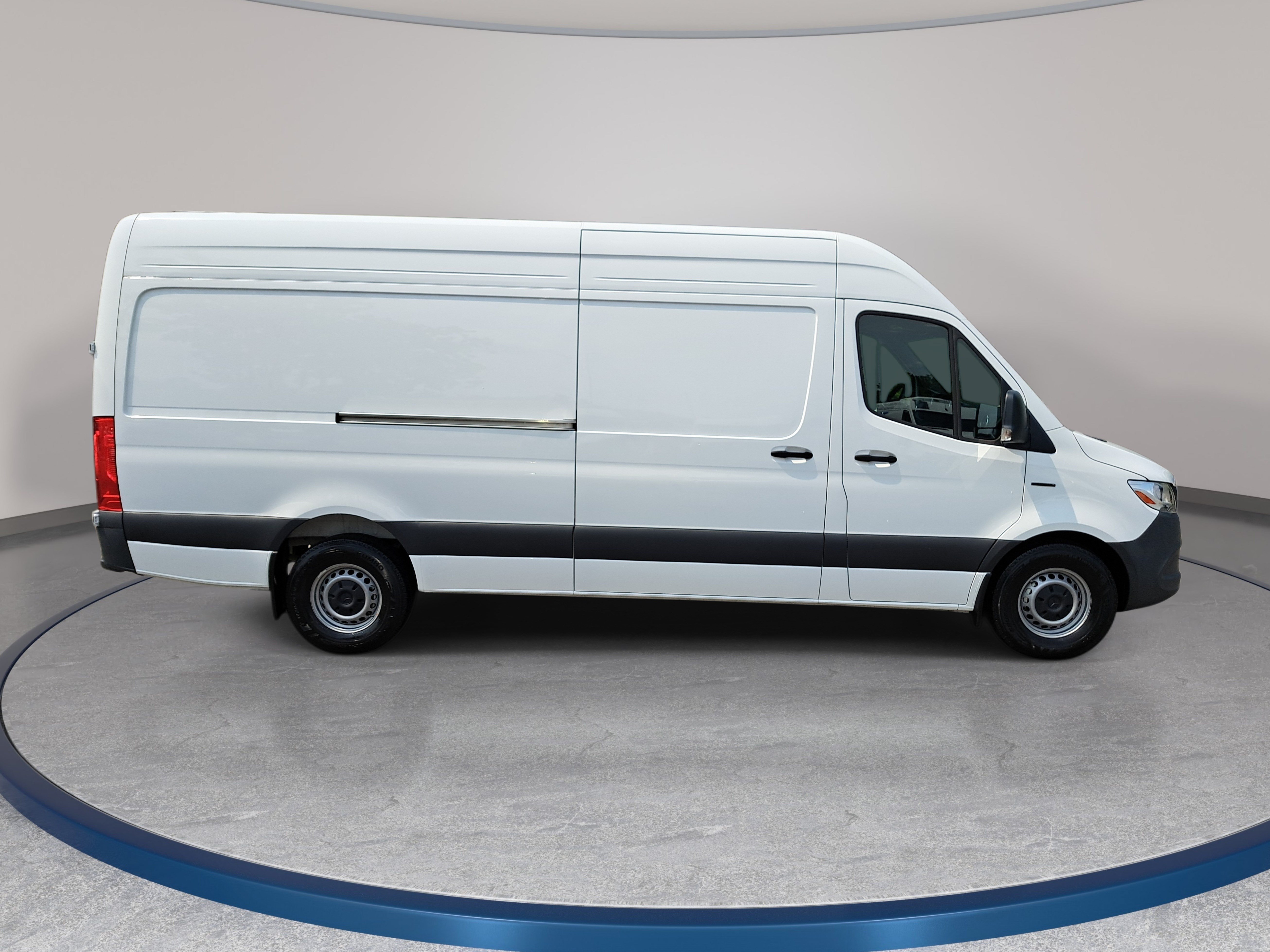 Used 2024 Mercedes-Benz eSprinter 170 Cargo image 5