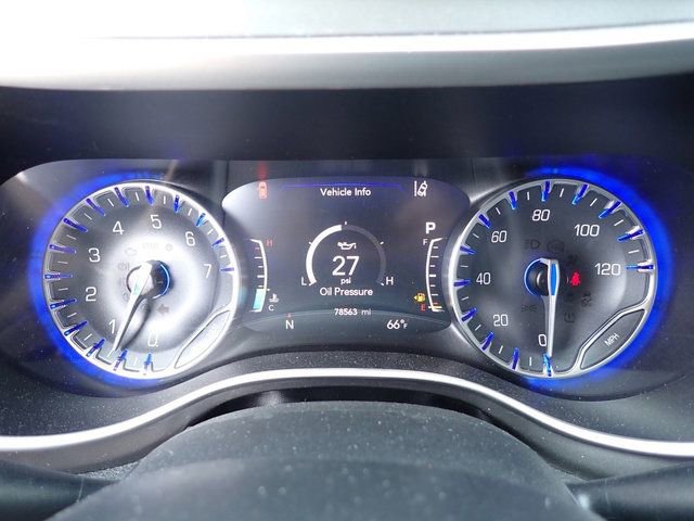 Used 2023 Chrysler Pacifica Touring-L image 15