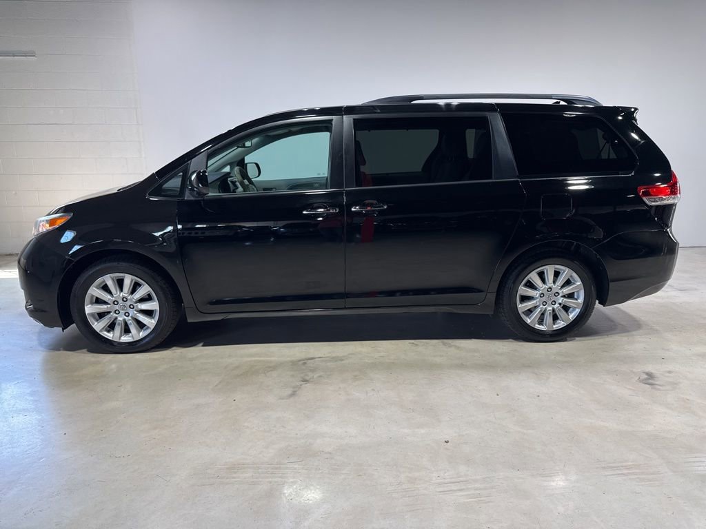 Used 2012 Toyota Sienna XLE w/ Premium Pkg AWD/4WD image 4
