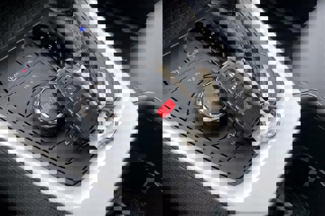 Used 2022 Toyota RAV4 XLE Premium image 11