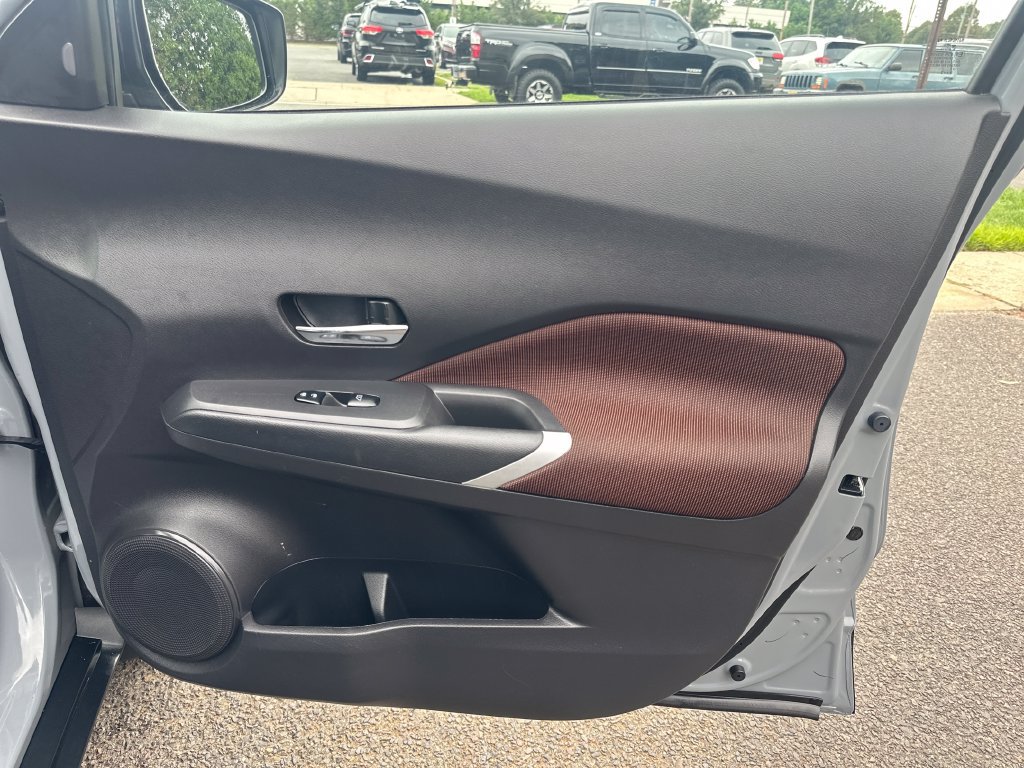 Used 2023 Nissan Kicks SR FWD image 21