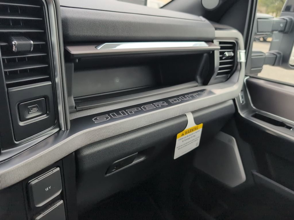 New 2026 Ford F250 Platinum w/ FX4 Off-Road Package AWD/4WD image 23